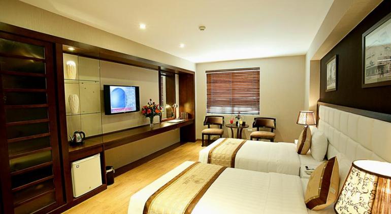 SKYLARK HOTEL